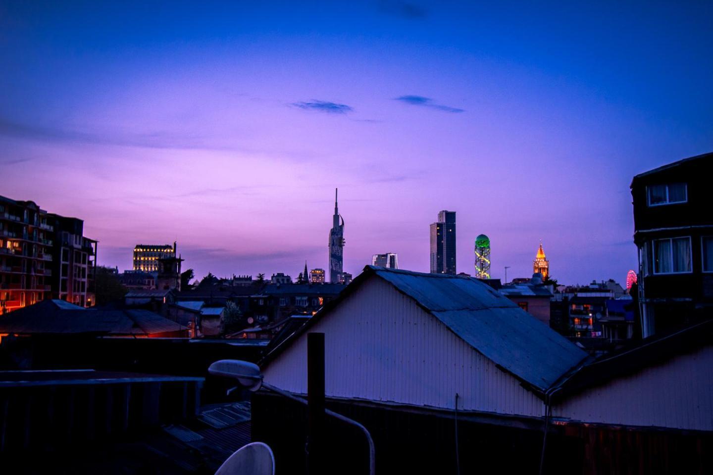 Nana'S Guesthouse バトゥーミ エクステリア 写真
