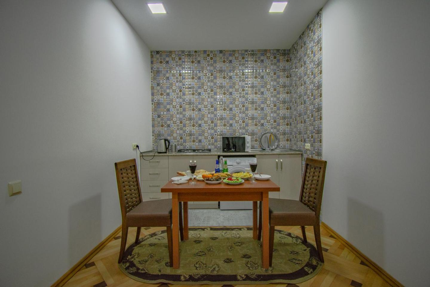 Nana'S Guesthouse バトゥーミ エクステリア 写真