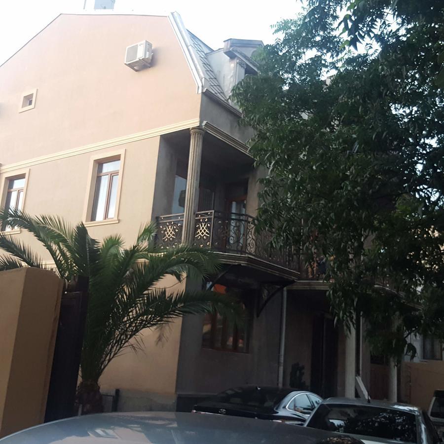 Nana'S Guesthouse バトゥーミ エクステリア 写真