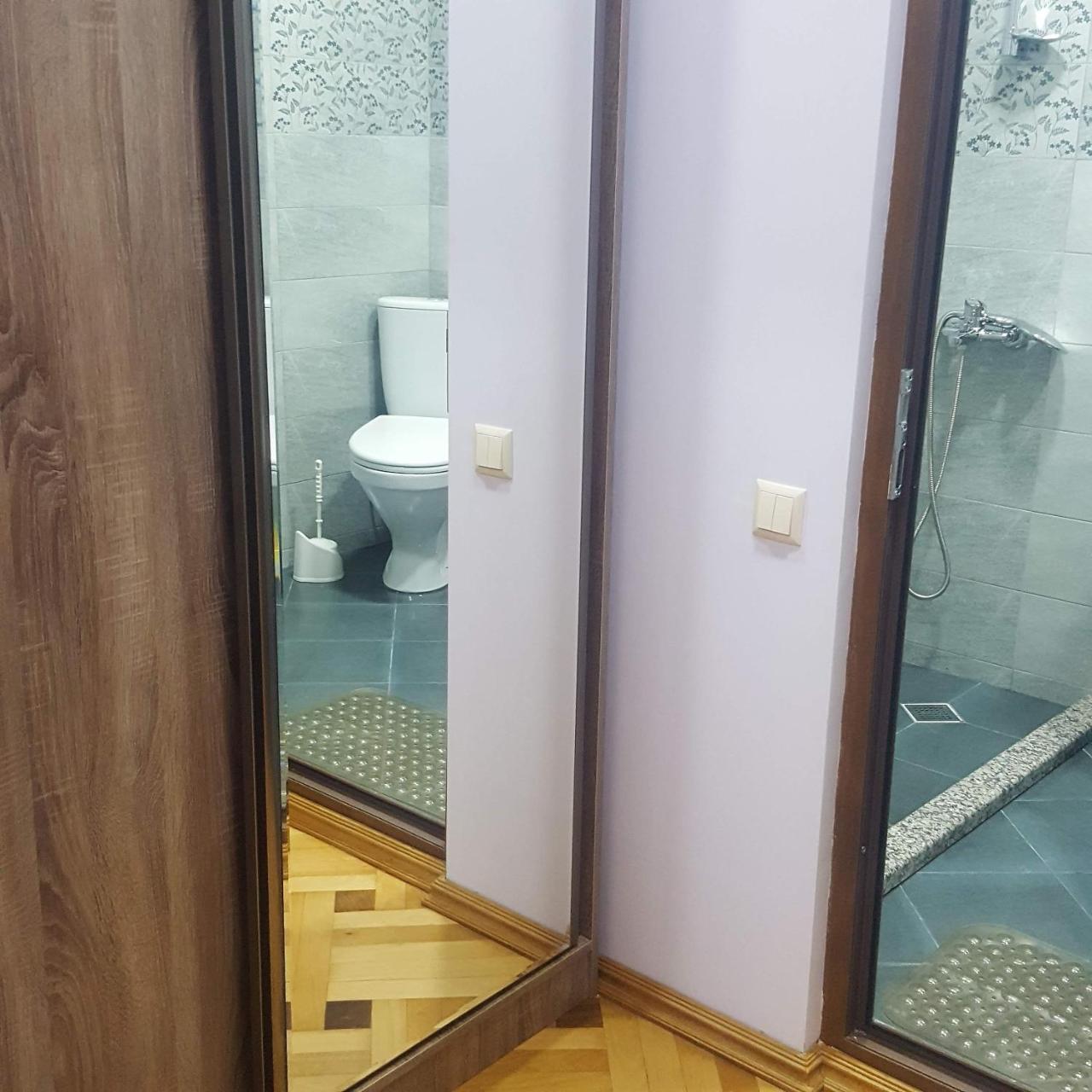 Nana'S Guesthouse バトゥーミ エクステリア 写真