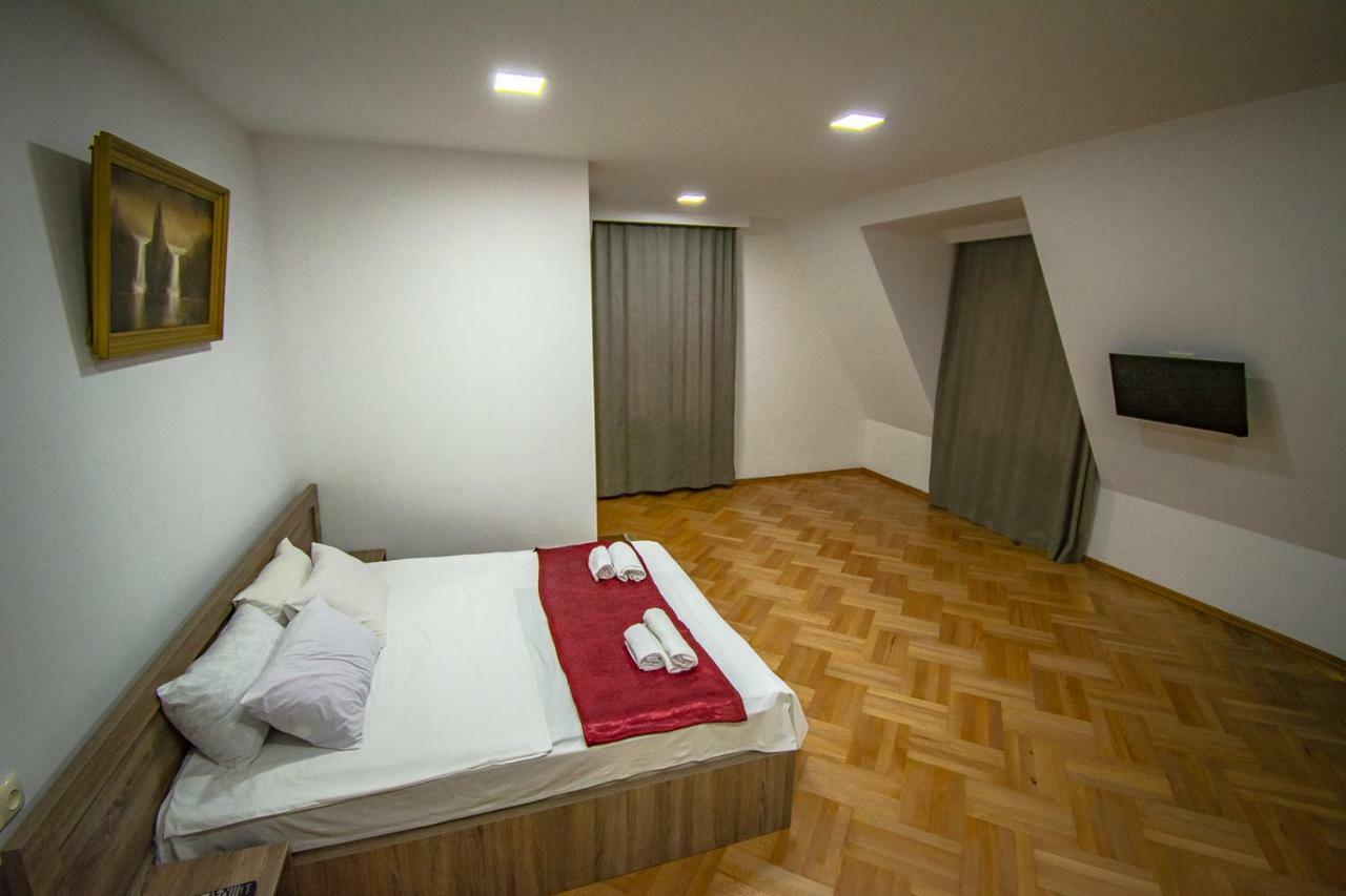 Nana'S Guesthouse バトゥーミ エクステリア 写真