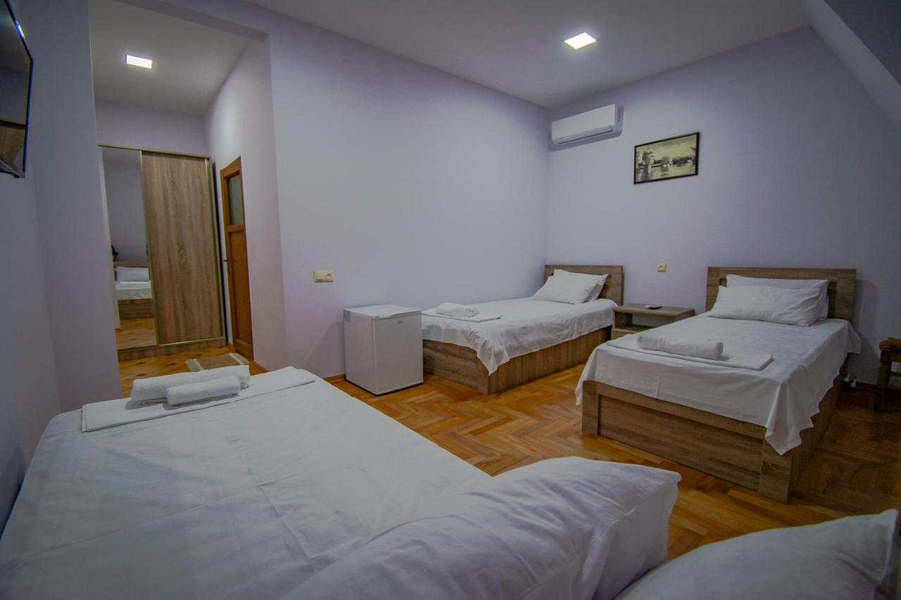 Nana'S Guesthouse バトゥーミ エクステリア 写真