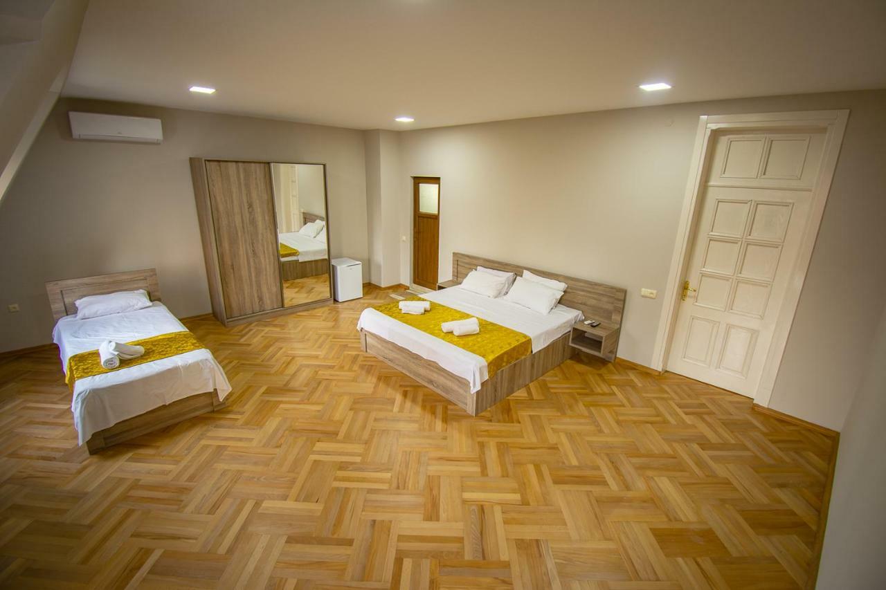 Nana'S Guesthouse バトゥーミ エクステリア 写真