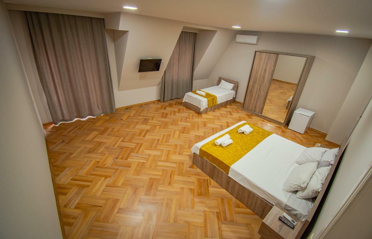 Nana'S Guesthouse バトゥーミ エクステリア 写真