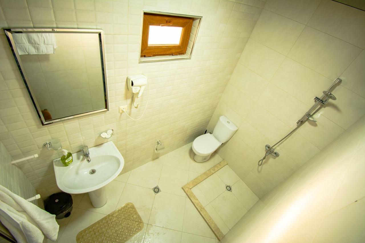 Nana'S Guesthouse バトゥーミ エクステリア 写真