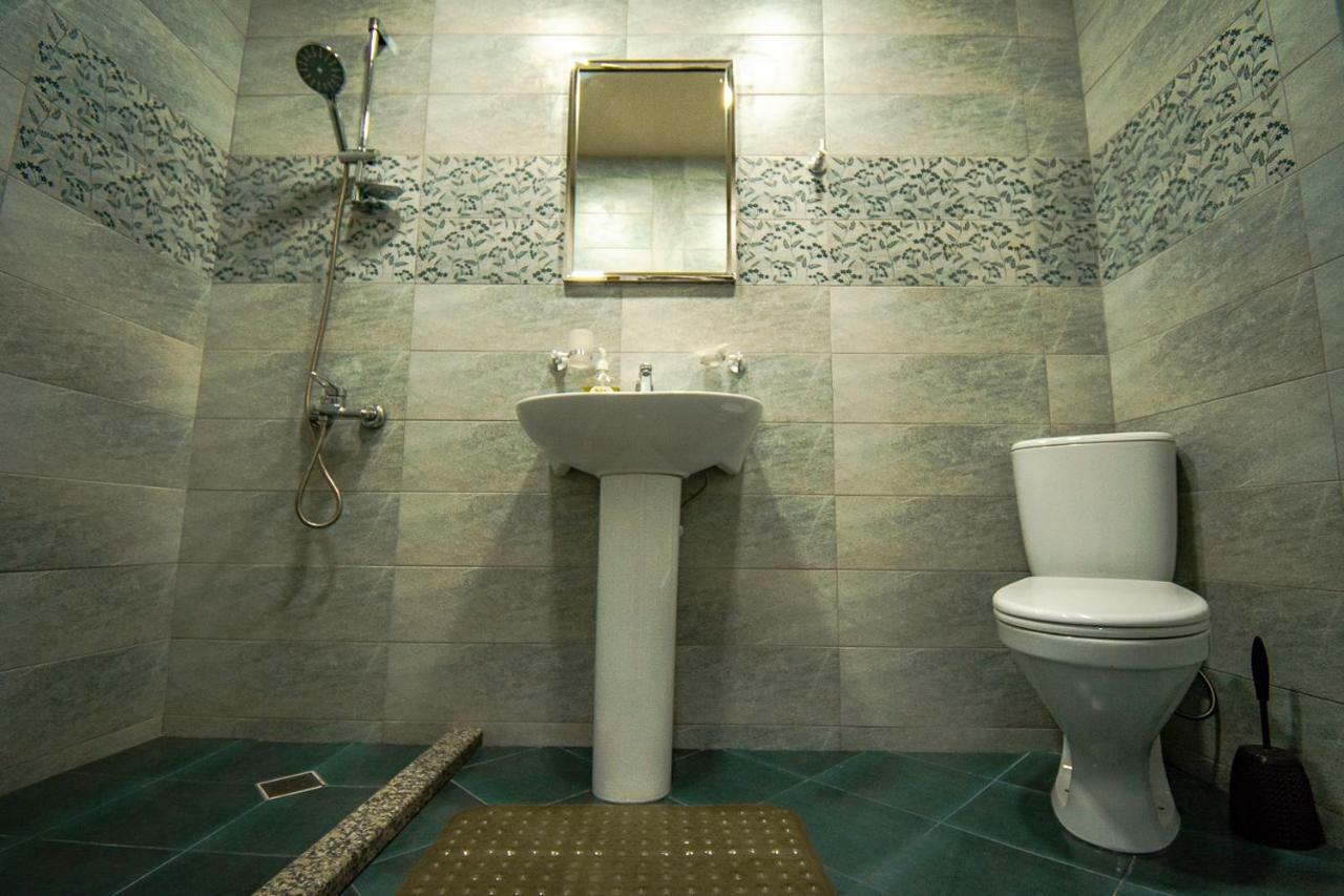 Nana'S Guesthouse バトゥーミ エクステリア 写真